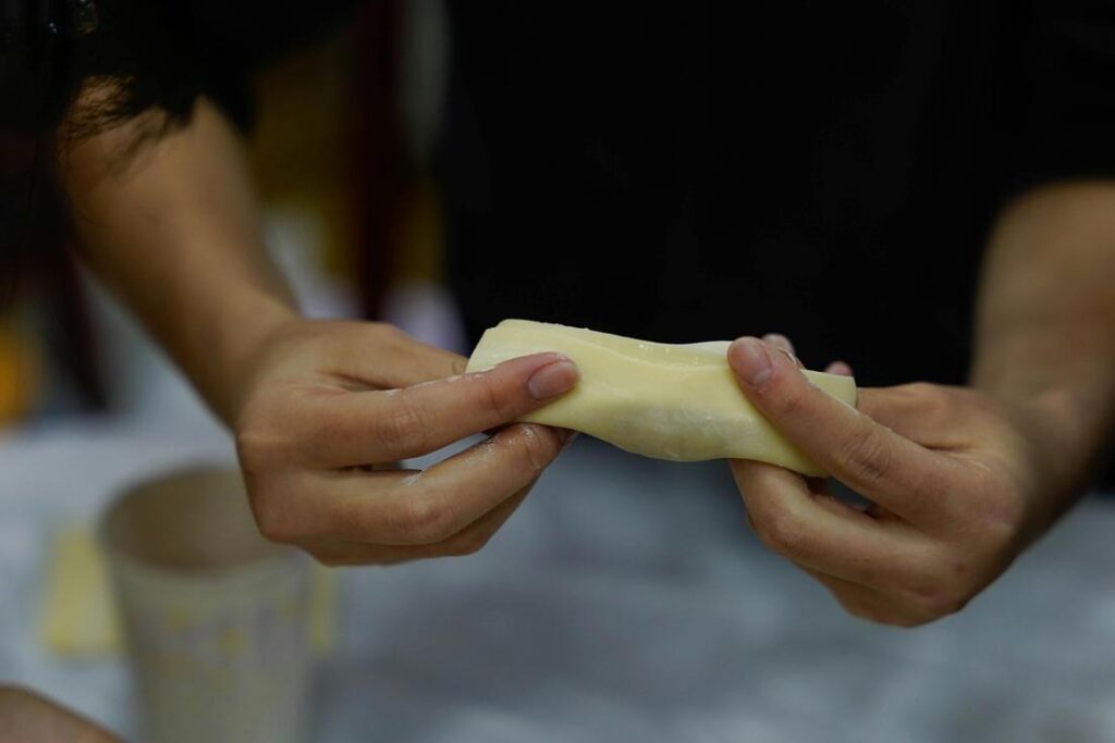 Ghraiba tunisienne aux amandes traditionnel préparé selon la méthode authentique