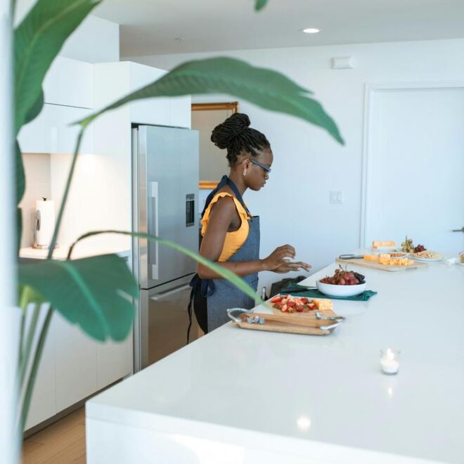 Pigeon aux amandes marocain : Un délice royal de la cuisine maghrébine