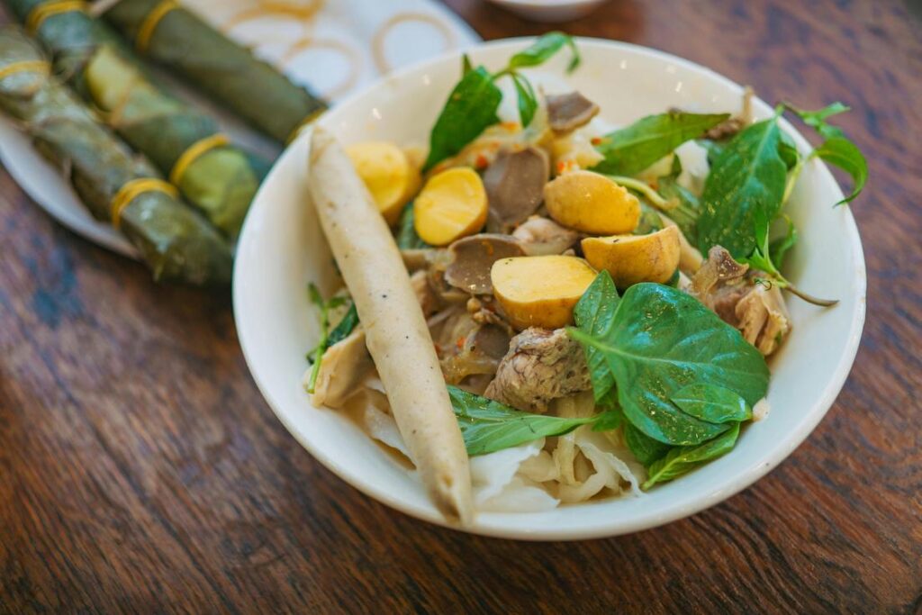Seffa marocaine sucrée-salée traditionnel préparé selon la méthode authentique