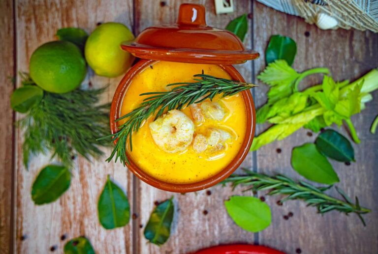 Chorba Tunisienne aux Langues d’Oiseaux : Un Voyage Culinaire Authentique