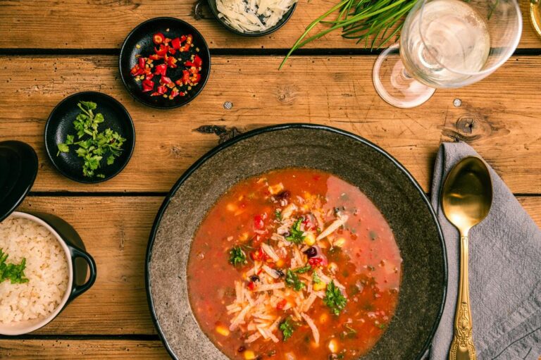 Harira Algérienne aux Lentilles : Un Trésor Culinaire du Maghreb