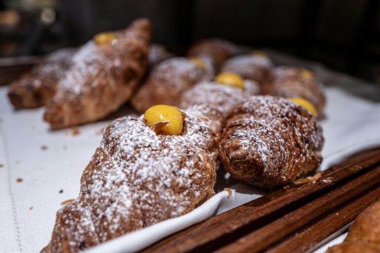 Makroudh Tunisien au Miel : Découvrez l’Authenticité d’une Douceur Maghrébine