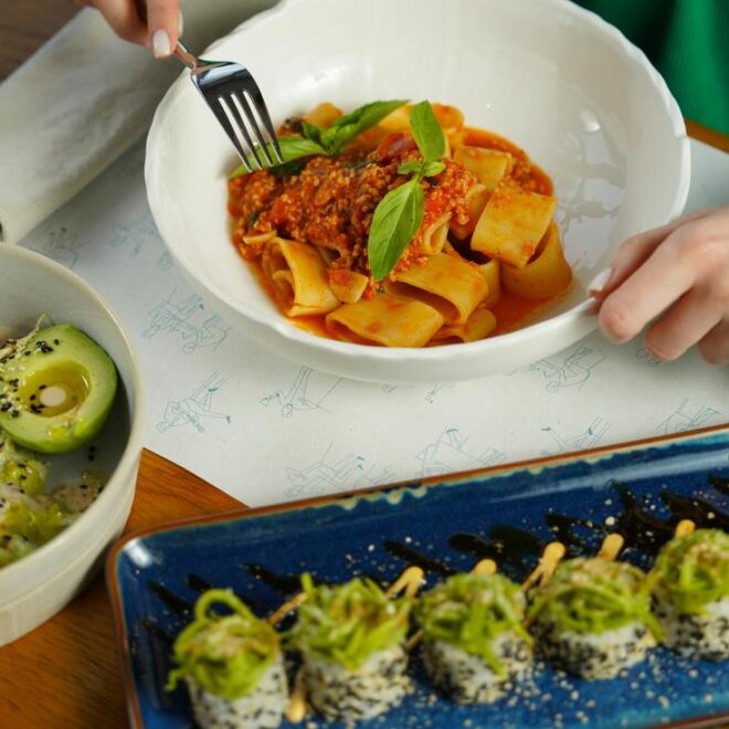 Slata Méchouia Tunisienne : Le Secret d’une Salade Maghrébine Irrésistible